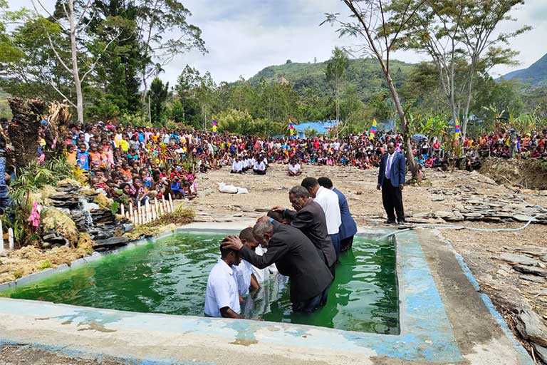 HUT Baptisan Pertama GIDI