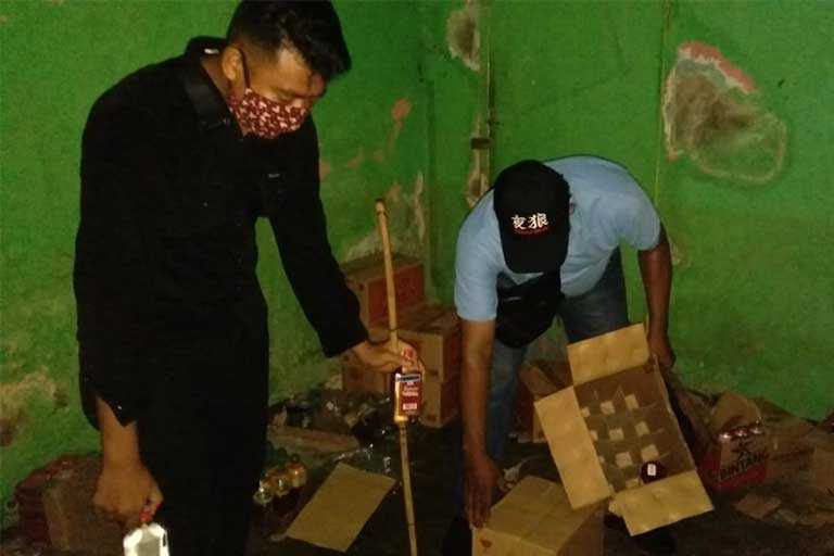 Polsek Japut Sita Puluhan Botol Miras Ilegal