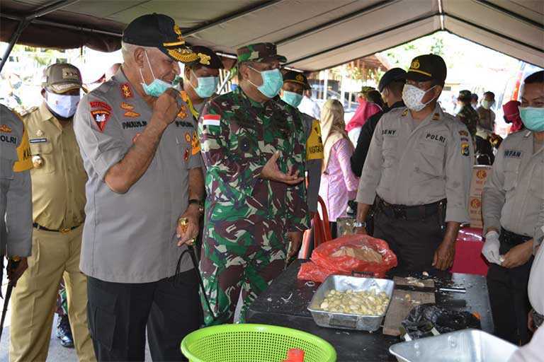 Pangdam Cenderawasih Bersama Kapolda Tinjau Dapur Lapangan