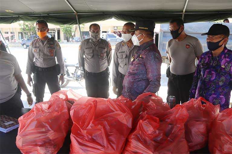 Wali Kota Jayapura Serahkan 6.750 Paket Sembako