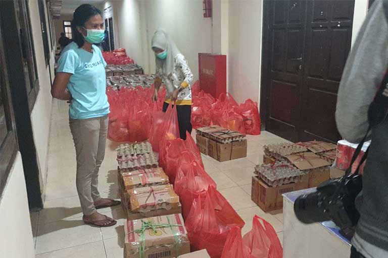 Pemkot Jayapura Berikan Bantuan Sembako Bagi Wartawan