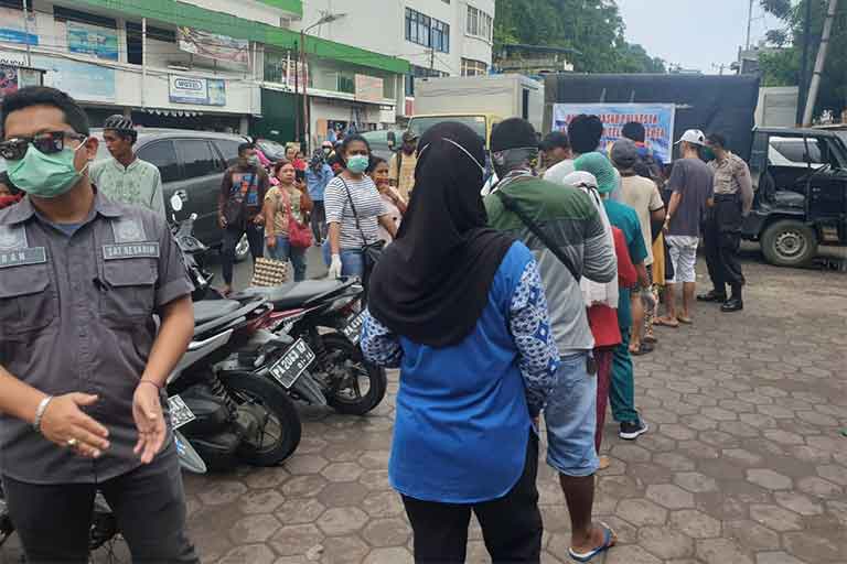 Kelangkaan Telur Ayam Polresta Jayapura Kota Gelar Bazar