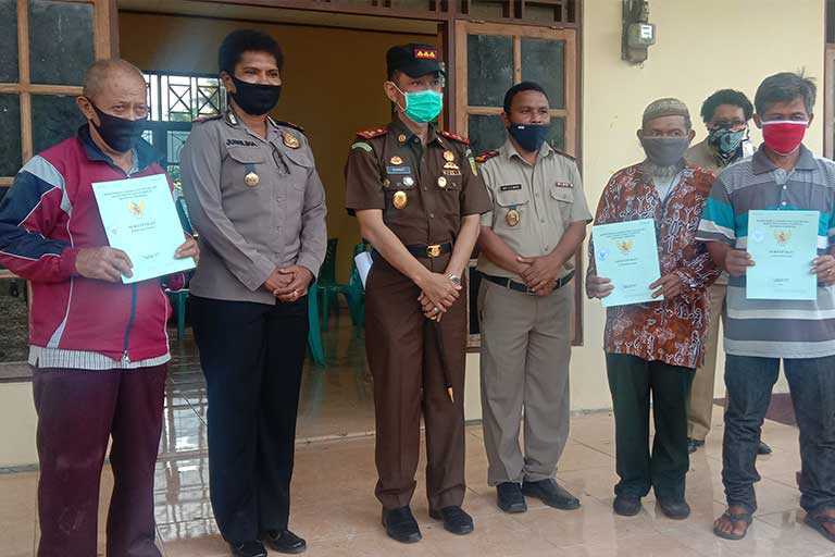 Masyarakat Koya Barat Terima Sertifikat Tanah