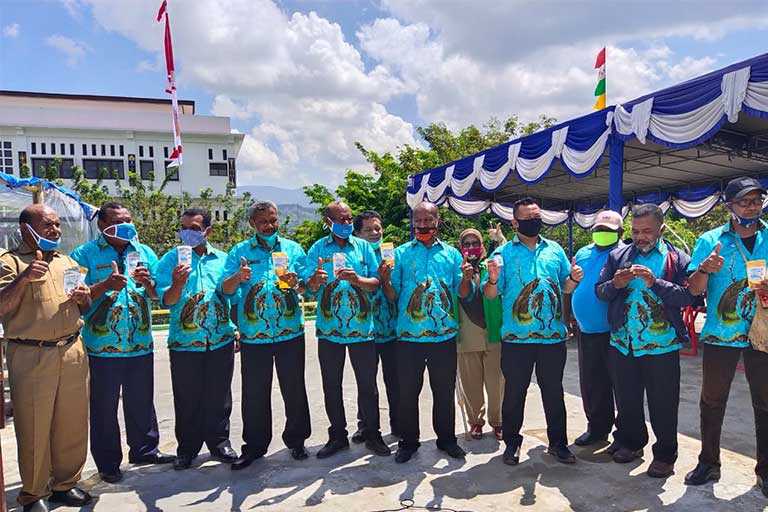 Laut Papua Hasilkan Garam Kristal Piramid