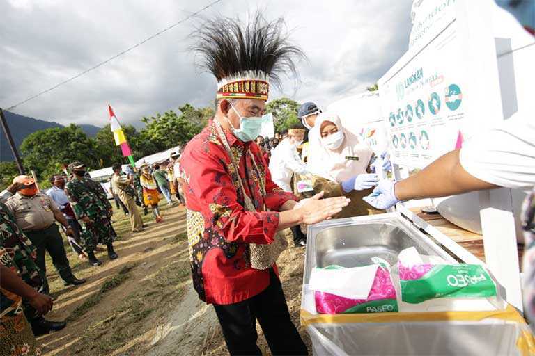 Menko PMK Rumah Adat Papua