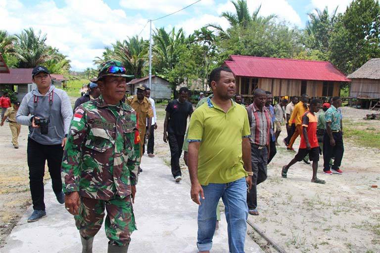 Bupati Mappi Tinjau Pelaksanaan TMMD Di Kampung Epem