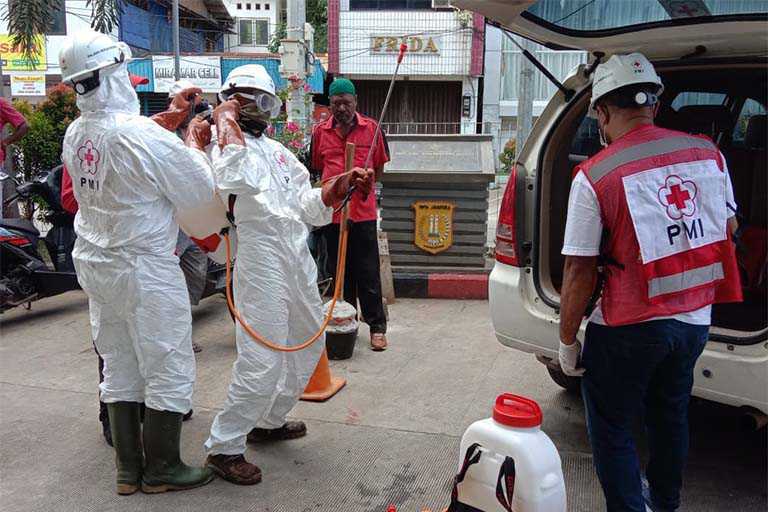 PMI Papua Lakukan Penyemproran Disinfektan