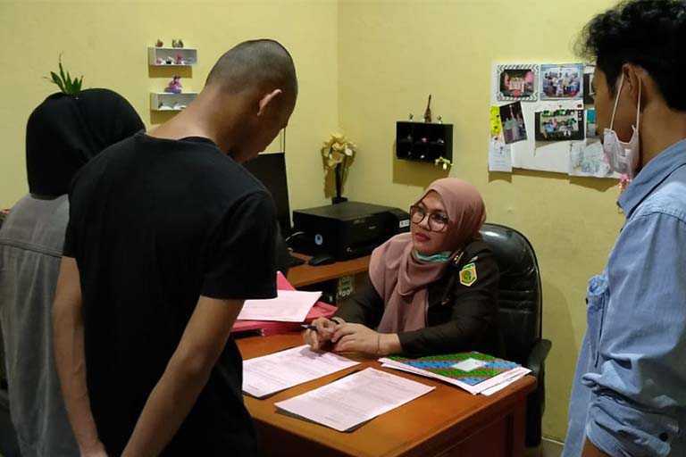 Pasangan Pembuang Bayi di otonom