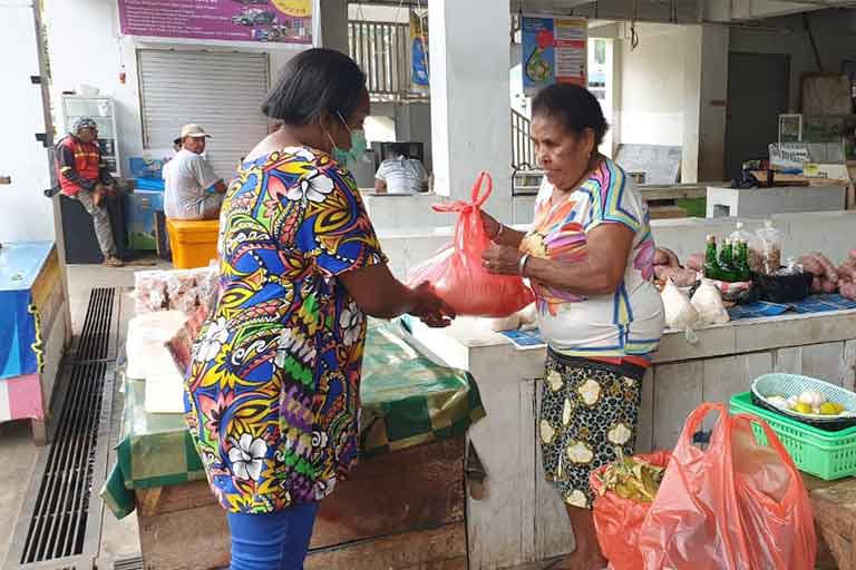 Hipmi Papua bagi sembako