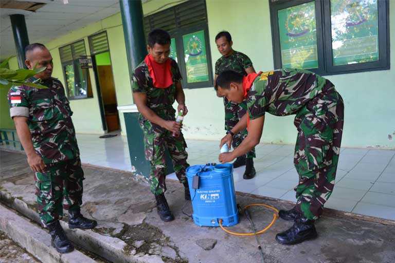 Korem 174/ATW Lakukan Penyemprotan Disinfektan