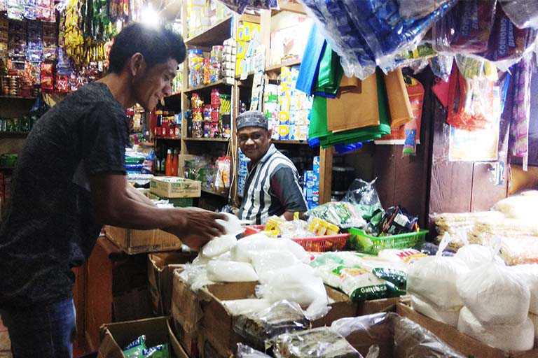 Pedagang di Kota Jayapura Mengeluh Omzet Gula Pasir Turun