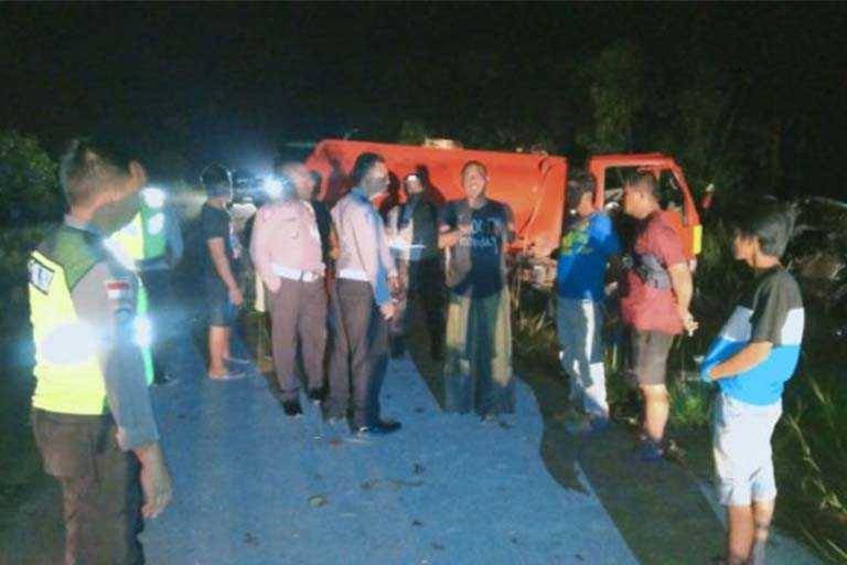 Polisi Tangani Lakalantas Di Jalan Trans Papua Sota