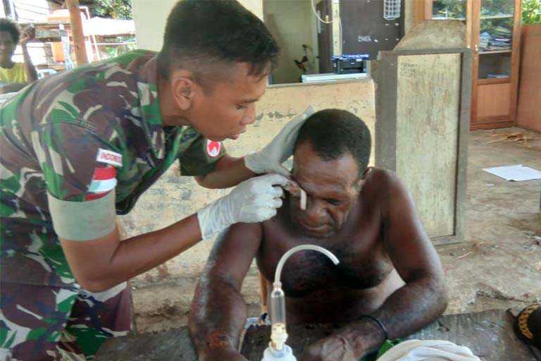 Leonard Dan Obert Kembali Mendapat Pengobatan Dari TNI