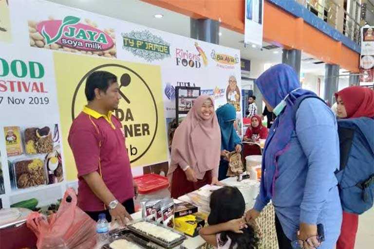 Omzet Pedagang Kue Turun