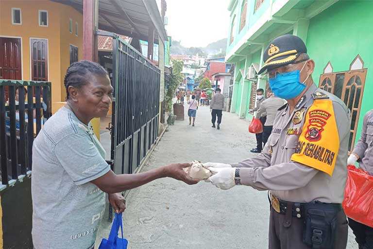 Polresta Bagikan Ribuan Paket Makanan