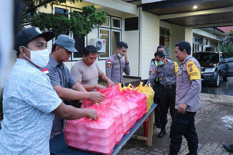 Buka Puasa Sederhana Kapolres Bersama Personil