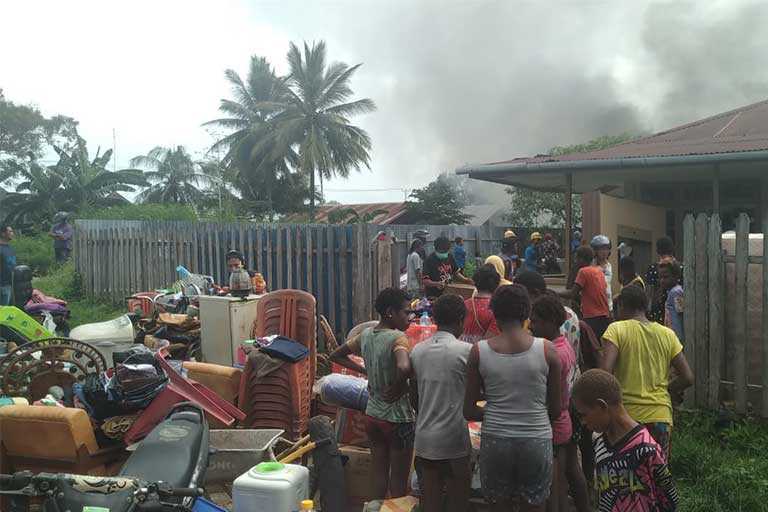 Base Camp Dan Rumah Sewa Terbakar