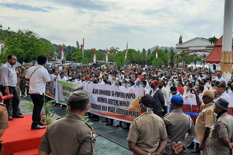 Honorer Papua Diangkat jadi PNS Tanpa Tes