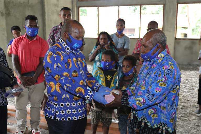 Demokrat Papua Bantu Dua Gereja