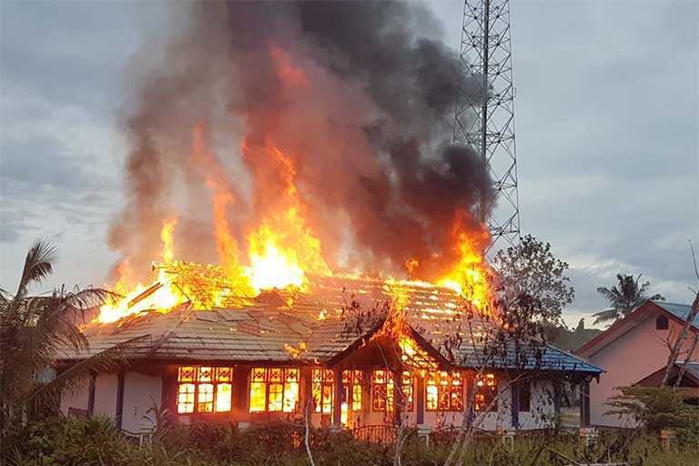 Bakar Kantor Pemerintahan di Keerom