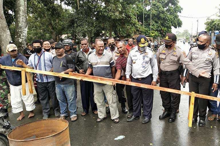 pemalangan di Pasar Pharaa dibuka