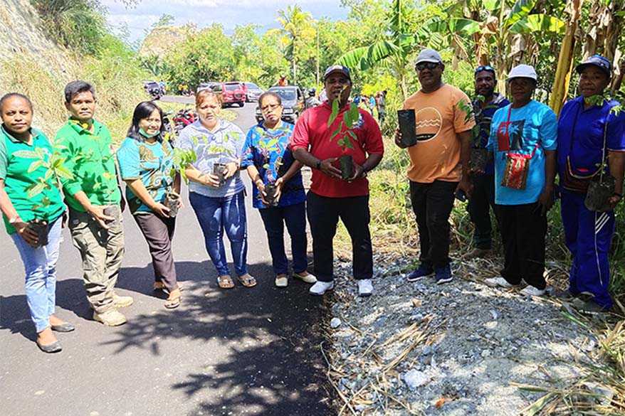 Tanam 300 Pohon di Ifar Besar